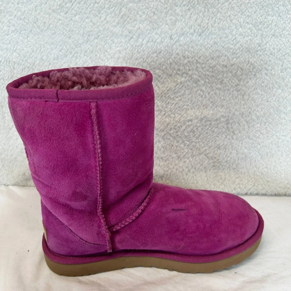 UGG Classic Short II Magenta Purple Suede Sheepskin Boots 1016223 Womens Size 6